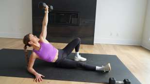 Lindsey Bomgren doing Abs workout