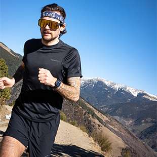 Reid Burrows running a trail 