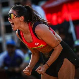 Kim Hildreth celebrating win