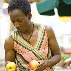 tasha edwards looking at apples at outdoor market