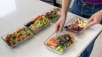 five glass containers made up with 5 different lunches