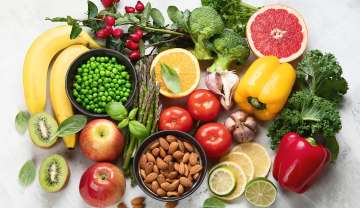 group of foods that represent Vitamin C including red bell pepper, orange, kiwi, broccoli, strawberries