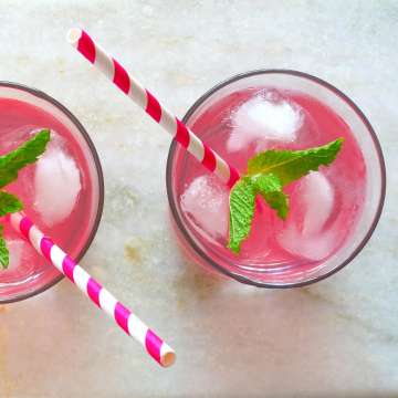pink drinks with ice, pink and white striped straw and mint spring