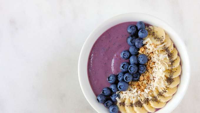 smoothy bowl, banana, blueberry, purple